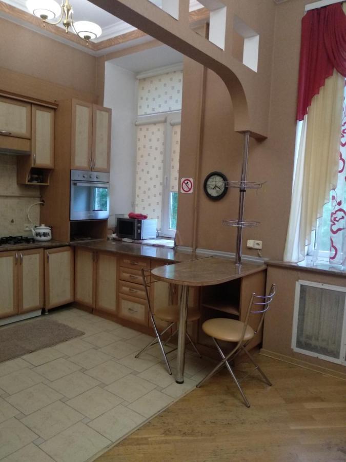 Апартаменты Центр, Євгена Коновальця, 3 Луцк Экстерьер фото