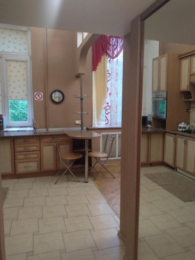 Апартаменты Центр, Євгена Коновальця, 3 Луцк Экстерьер фото